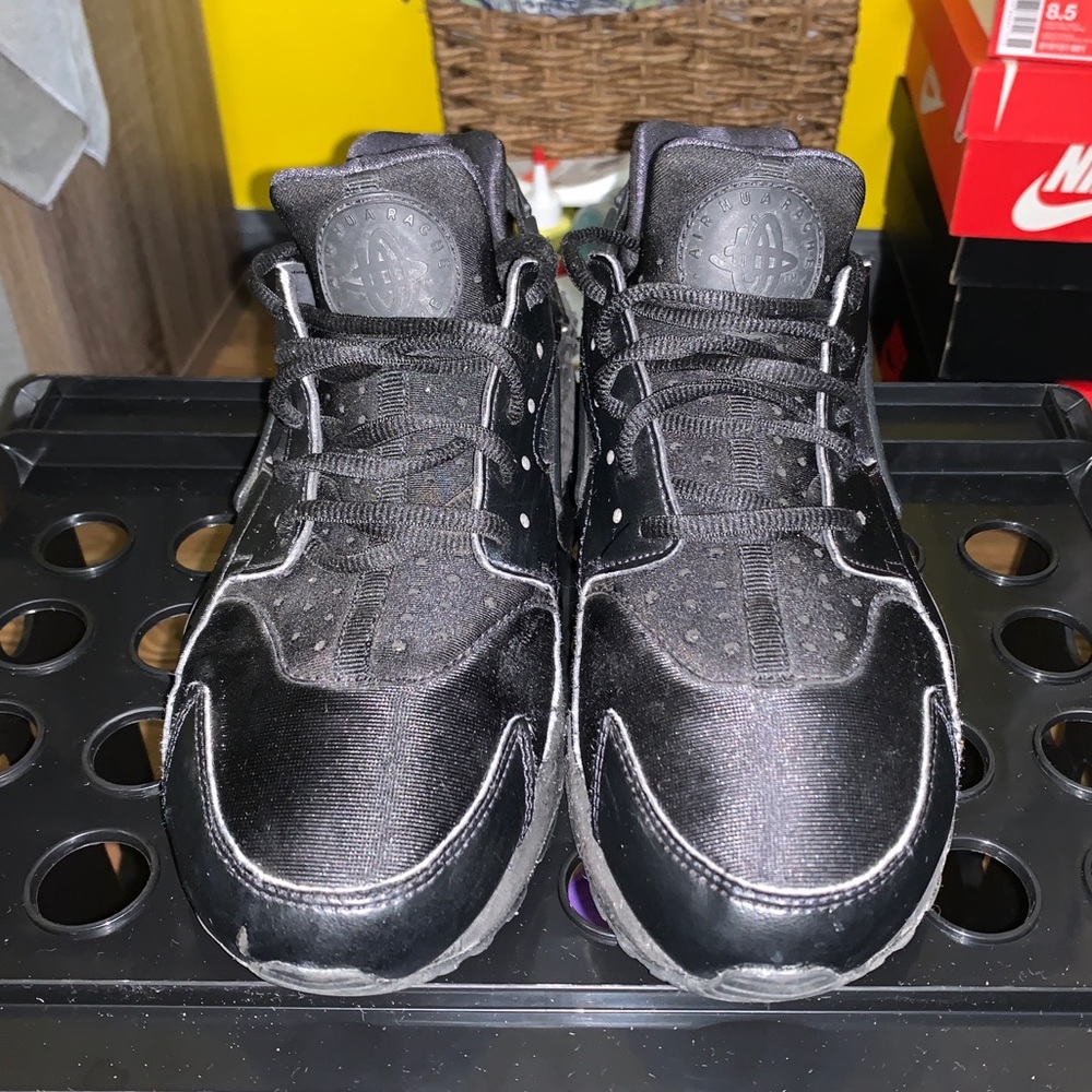 “Triple Black” WMNS Nike Air Huarache Run (8.5W)